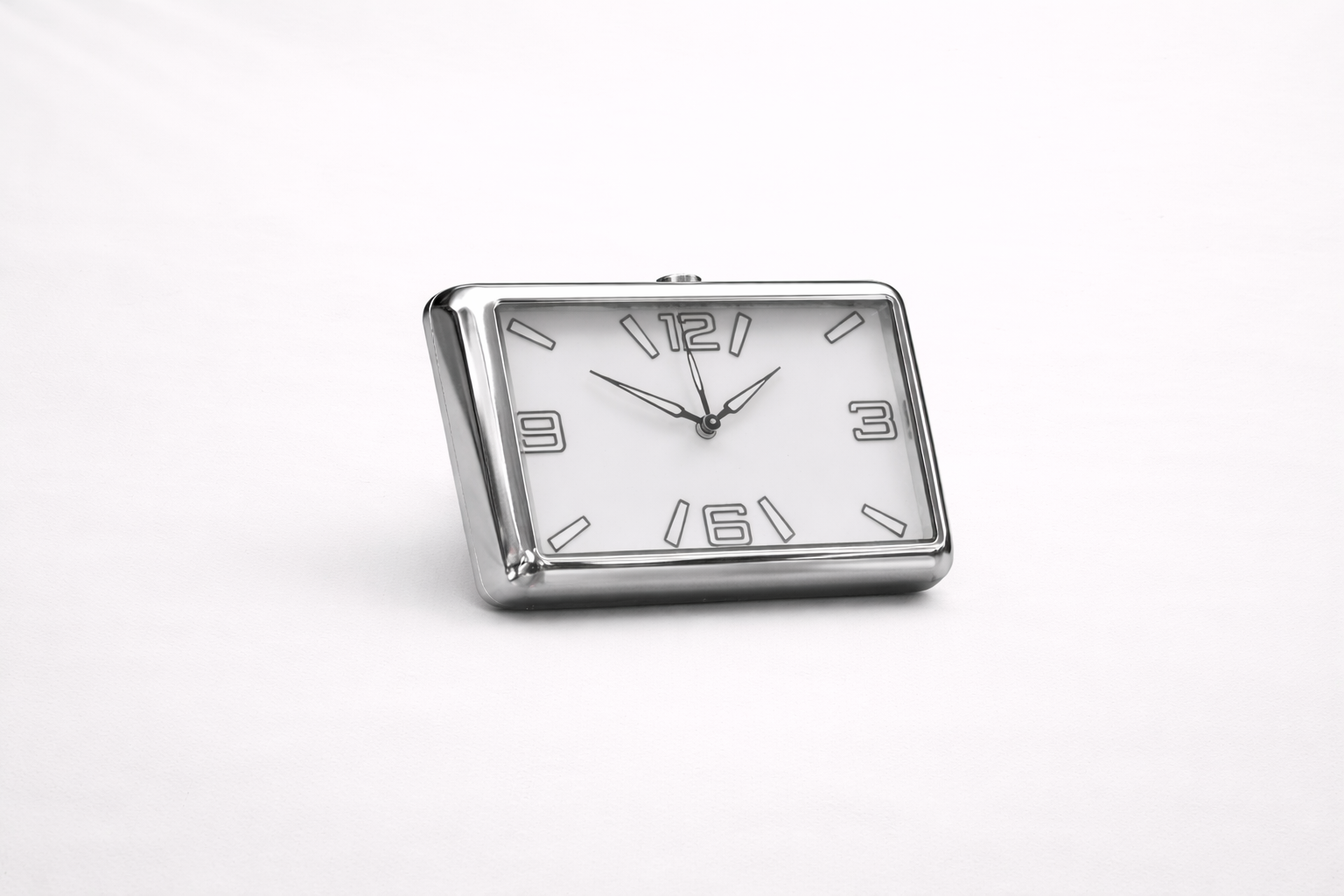 Auto-Quarz-Uhr fürs Armaturenbrett